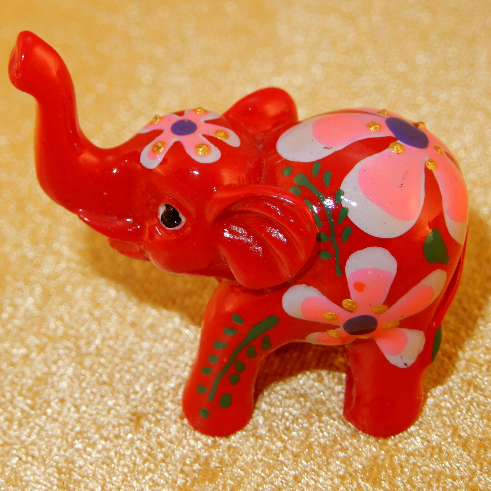 Ručně malovaný slon Belal Merah