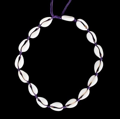Macramé náhrdelník s mušlemi Kauri - Luanna Purple