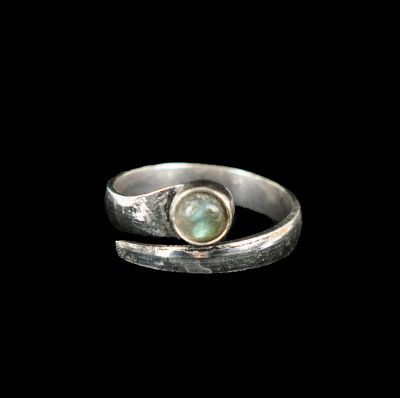 Prsten z německého stříbra s kamínkem Tiberie Labradorit